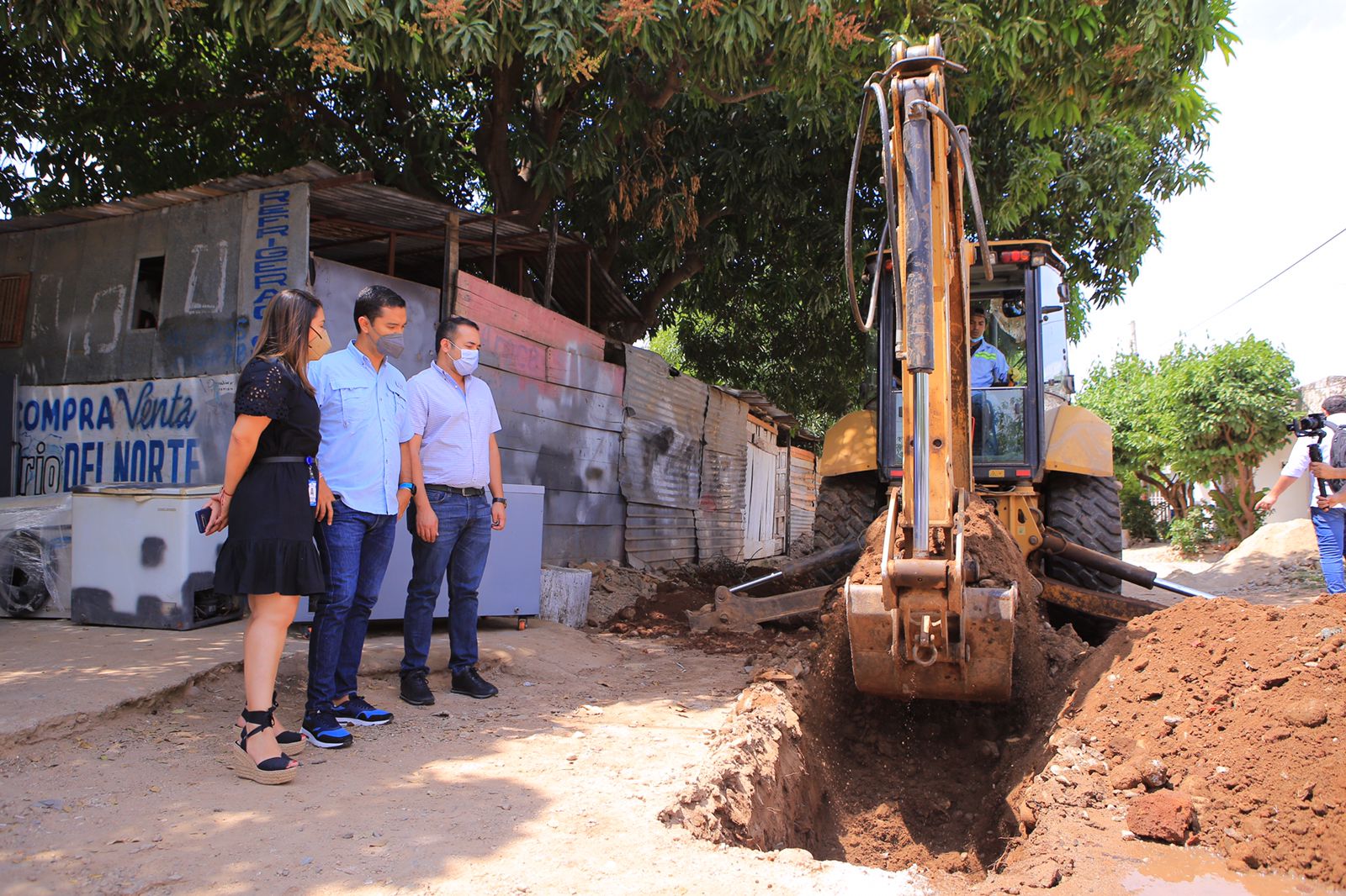 Alcalde Mello Castro inspeccionó avance de obras en HEAD CDV y dió inicio a pavimentación en Villa del Rosario