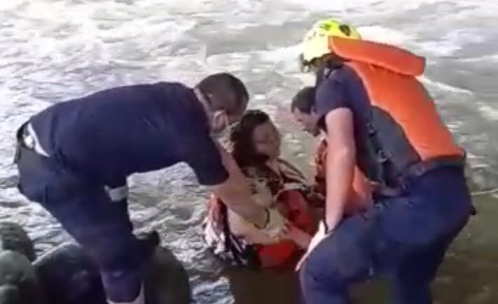 Rescatan a mujer que había sido arrastrada por aguas del río guatapurí