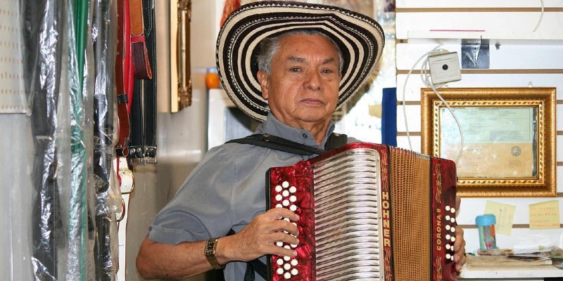 Murió ‘Lucho’ Campillo, creador de Los Auténticos Corraleros y embajador de la cumbia colombiana en México