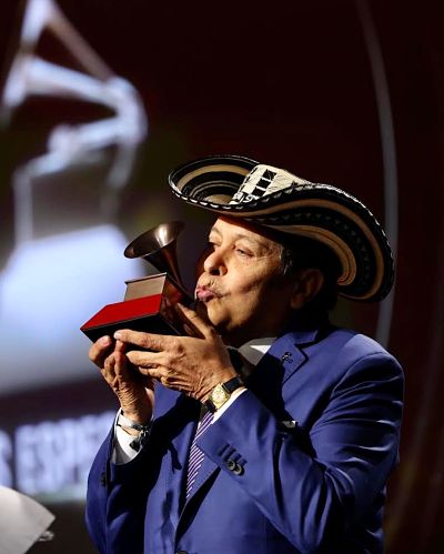 Egidio Cuadrado recibió reconocimiento en los Grammy Latinos