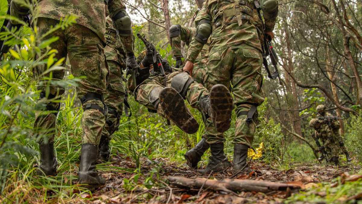 Alerta en la Décima Brigada por muerte de un soldado y hospitalización de once más en La Loma