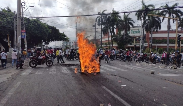 Mototaxistas en Cartagena adelantan paro en medio de protestas y vandalismo