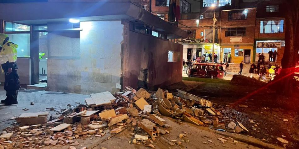 35 heridos, un menor fallecido y destrucción, es el resultado del atentado al CAI de la policía en Ciudad Bolívar