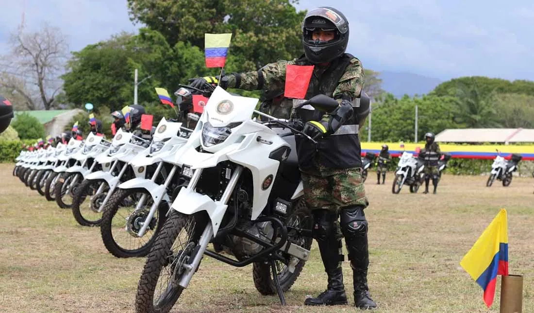 Ministerio del Interior entregó 57 motos al Ejército