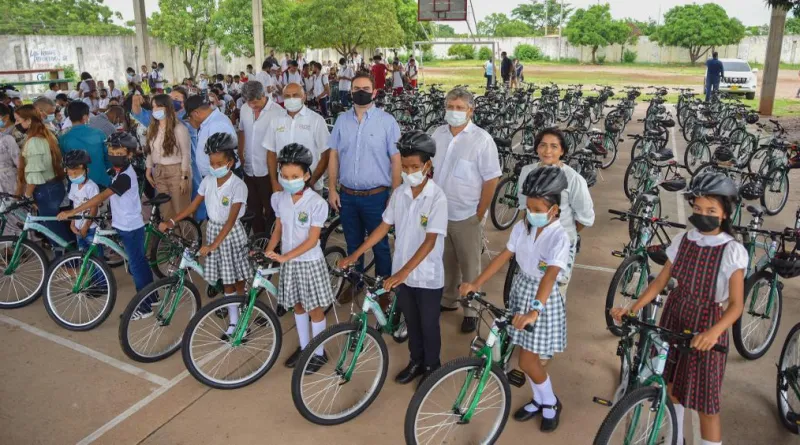 Gobierno del Cesar entregó bicicletas todoterreno a estudiantes de La Paz, Manaure y San Diego  