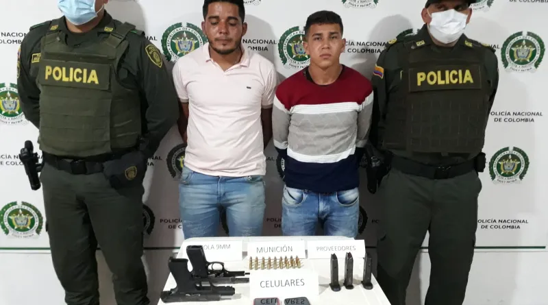 Capturados con armas de fuego tipo pistola y municiones 