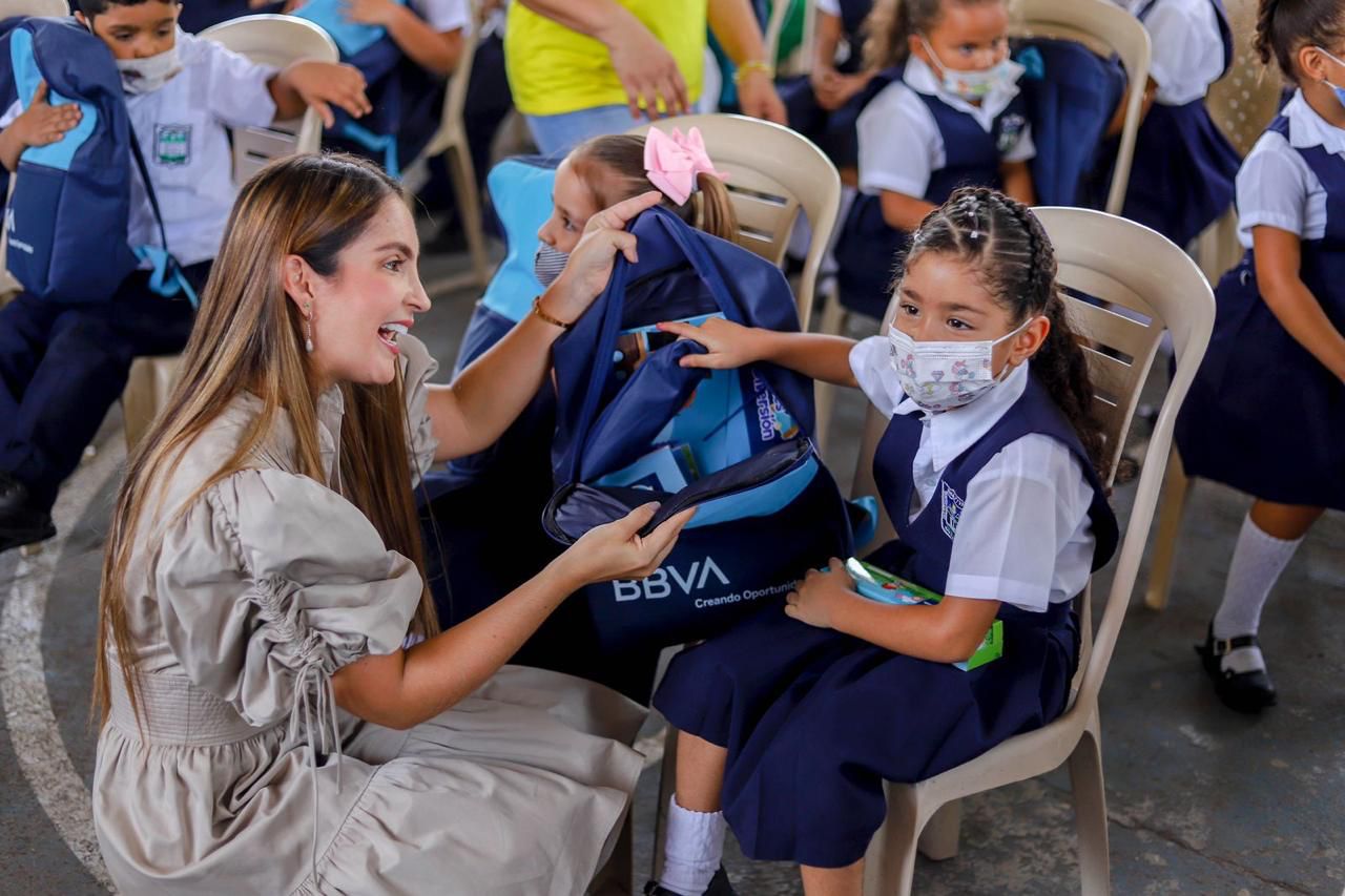 Alcaldía de Valledupar y BBVA entregaron Kits escolares a niños de estratos 1,2, y 3