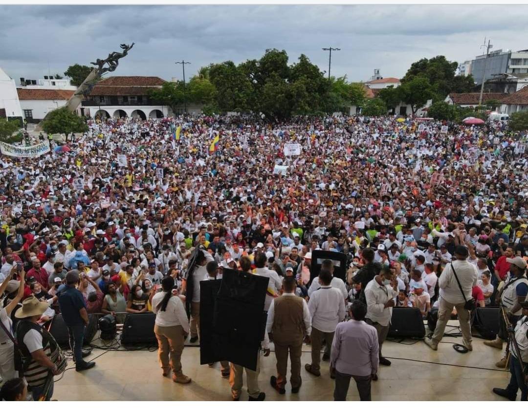 Más de 15 mil personas le cumplieron a Gustavo Petro en Valledupar, la plaza Alfonso López se llenó.