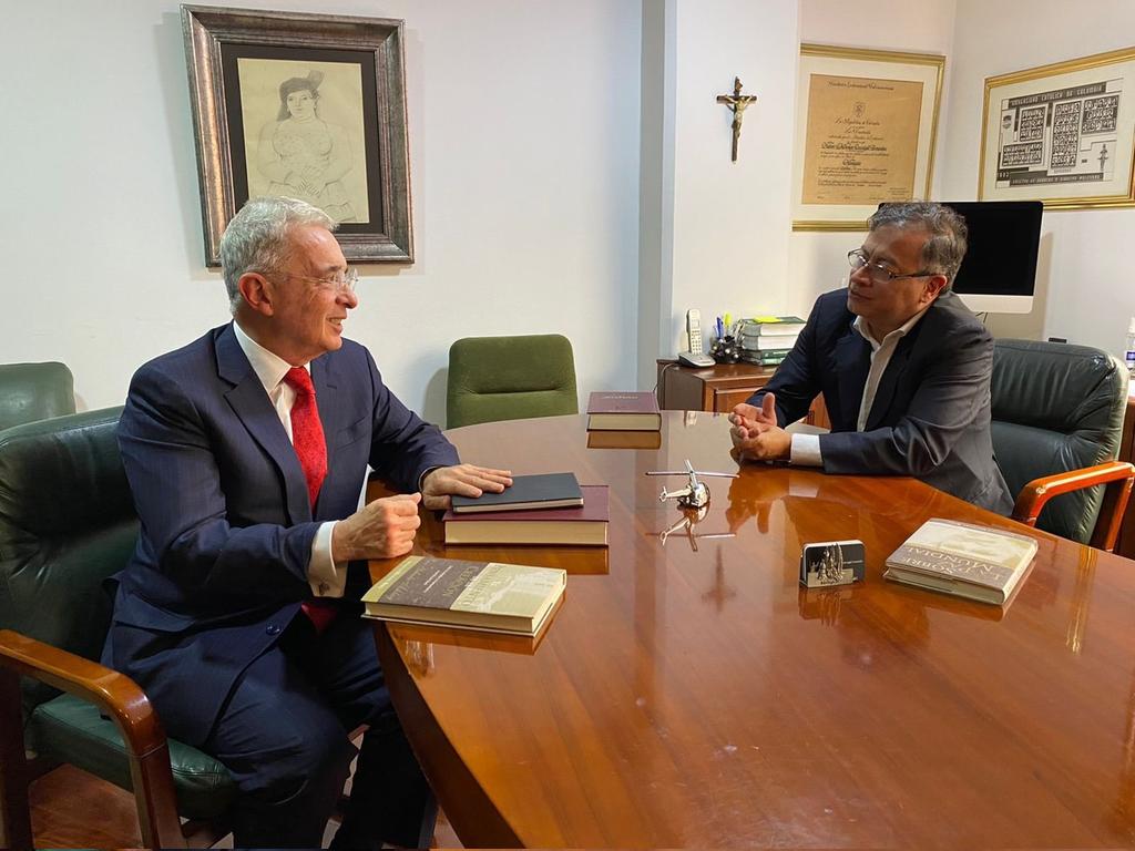 El presidente electo Gustavo Petro se reunió con el exmandatario Álvaro Uribe en donde se tocaron diversos temas