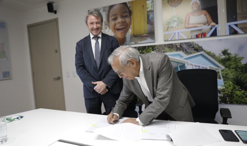 Colombia firma acuerdo por 1,58 millones de dólares para agua y saneamiento