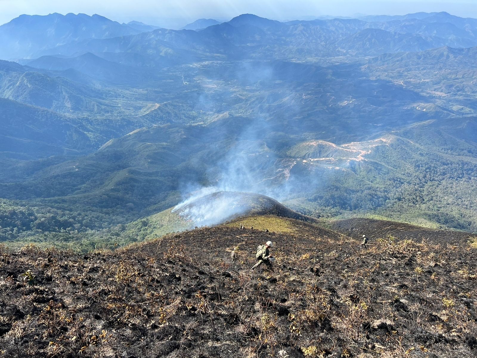 Incendio forestal en el Cerro del Alguacil en Pueblo Bello esta controlado en un 80%