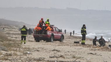 Al menos 59 personas muertas, entre ellos 12 niños, por naufragio de migrantes en Italia