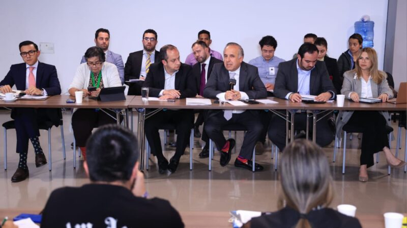 Ministro de Transporte a taxistas: “tenemos grúas y comparendos en caso de bloqueos”