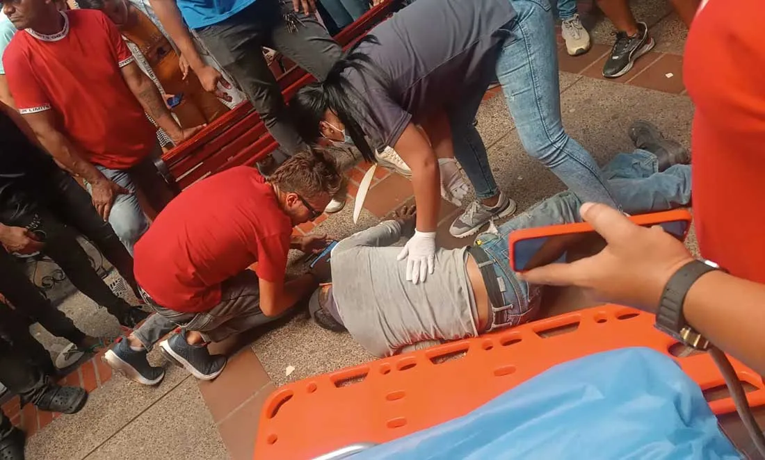 Obrero que realizaba reparaciones cayó del techo de la Galería en Valledupar