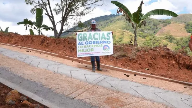 La Junta de Acción Comunal de la vereda Los Palmitos construyó placa huella