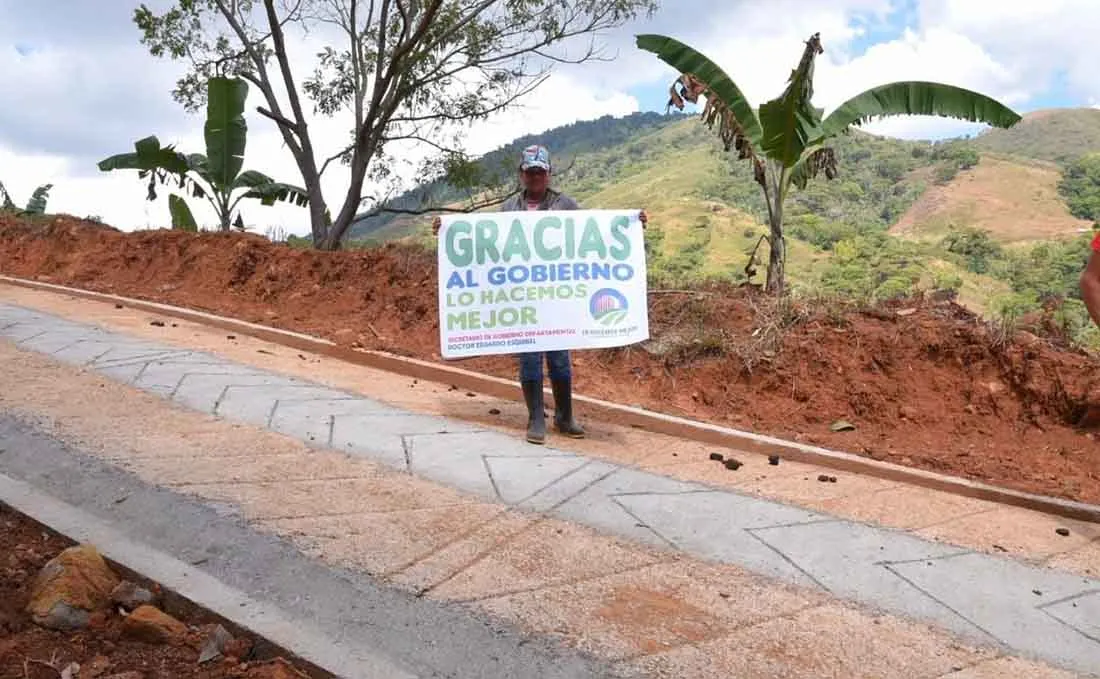 La Junta de Acción Comunal de la vereda Los Palmitos construyó placa huella