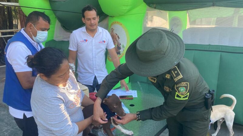 Policía Ambiental realizó campaña de salud y de lucha contra el maltrato animal en el parque La Primavera en Valledupar
