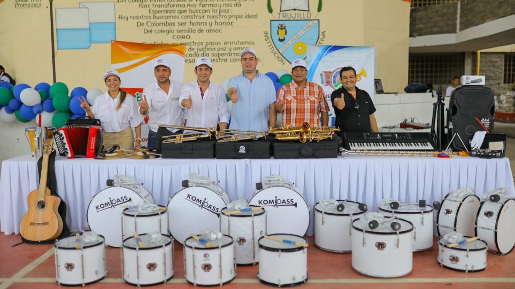 En Becerril programa ‘Música para la Vida’ entregó instrumentos a niños de la Institución Educativa Trujillo