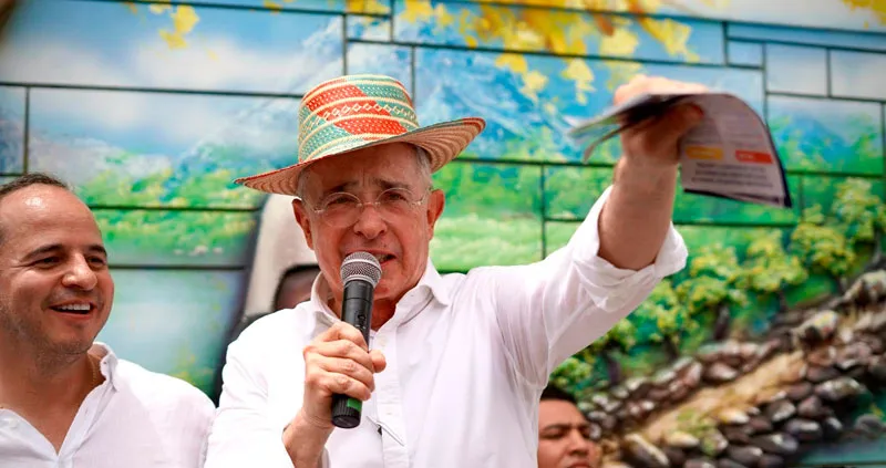 En Valledupar, expresidente Álvaro Uribe inició consulta popular contra las reformas de Petro