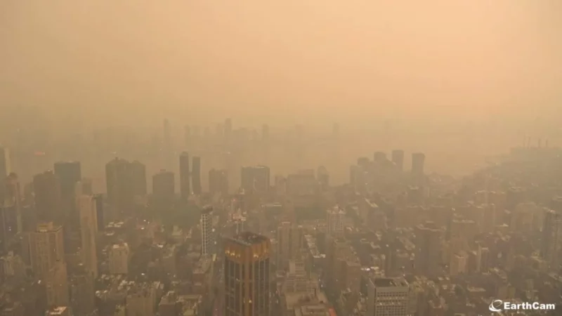 El humo procedente de los incendios de Canadá oscurece Nueva York y pone en alerta al noreste de EE UU