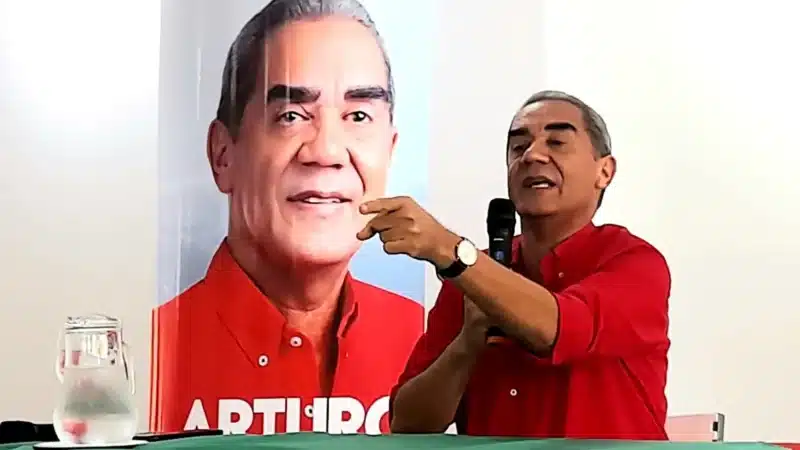 A través de una rueda de prensa en Valledupar, Arturo Calderón lanzo su candidatura a la gobernación del Cesar