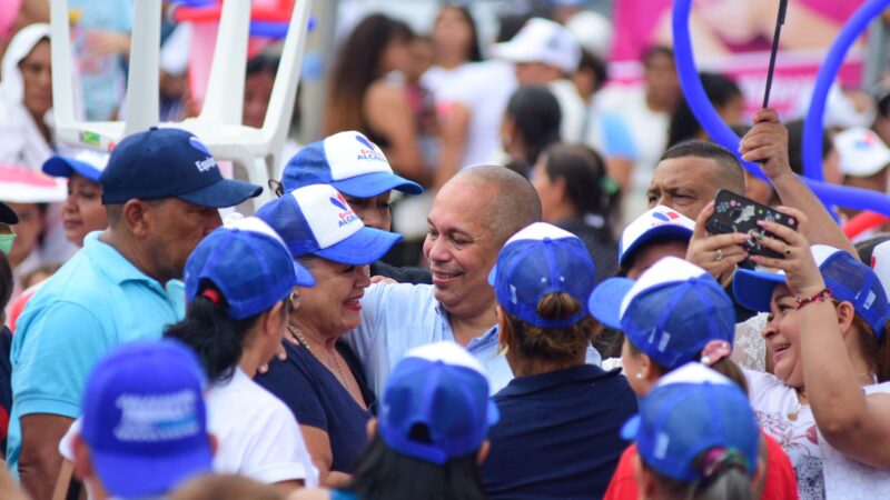 “Las mujeres son el motor”: Ernesto Orozco en la primera ‘Tarde de Corazón’ de su campaña