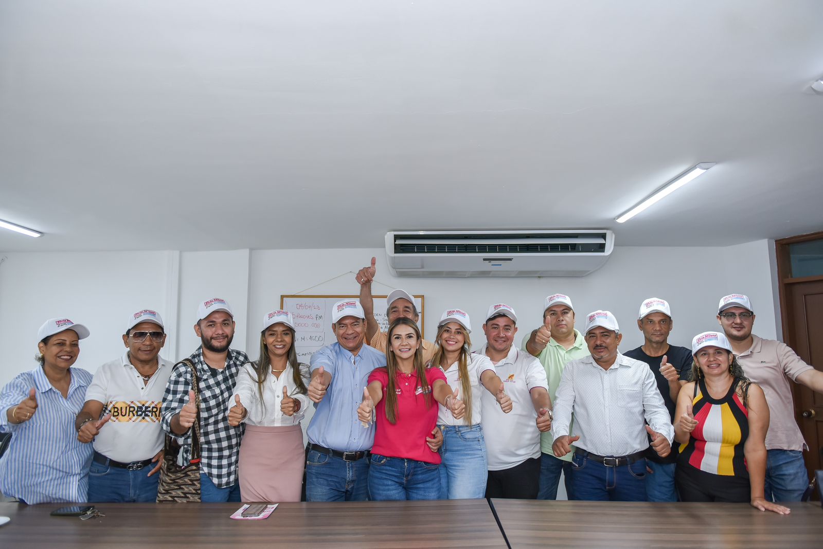 Contunde respaldo del gremio de taxistas a las propuestas de Elvia Milena Sanjuán para la gobernación del Cesar