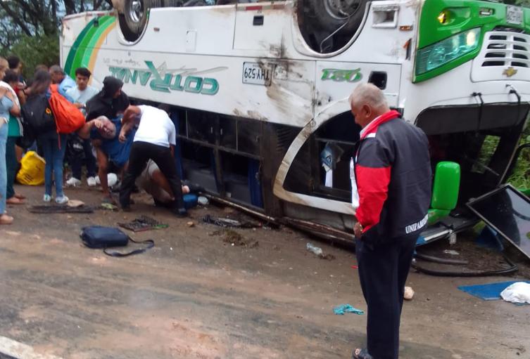 Accidente de tránsito en la vía Chinácota -Cúcuta dejó 24 personas heridas