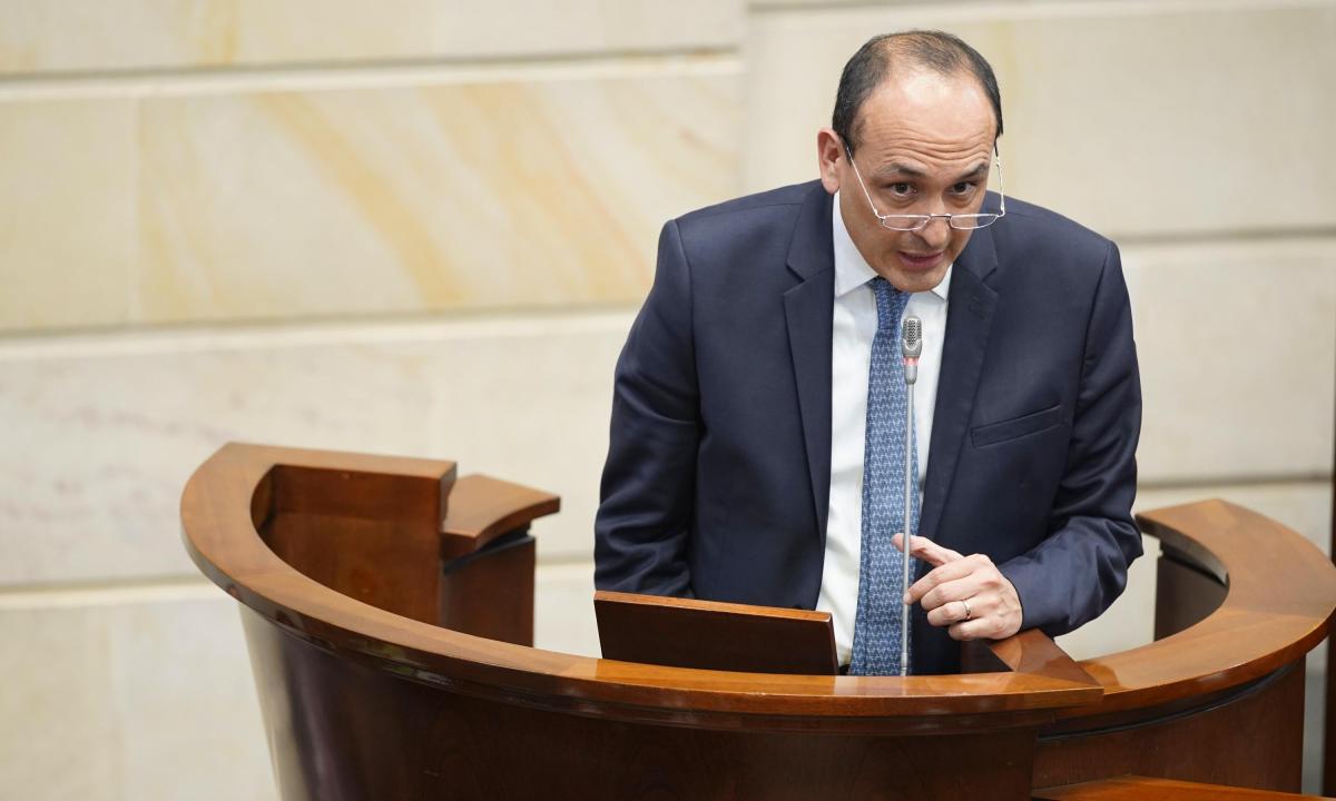 Senado elige a Vladimir Fernández, como nuevo magistrado de la Corte Constitucional