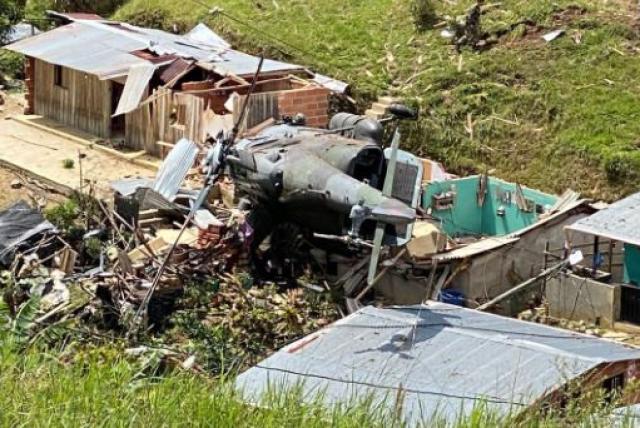 Cayó helicóptero del Ejército de Colombia sobre vivienda en Anorí, Antioquia