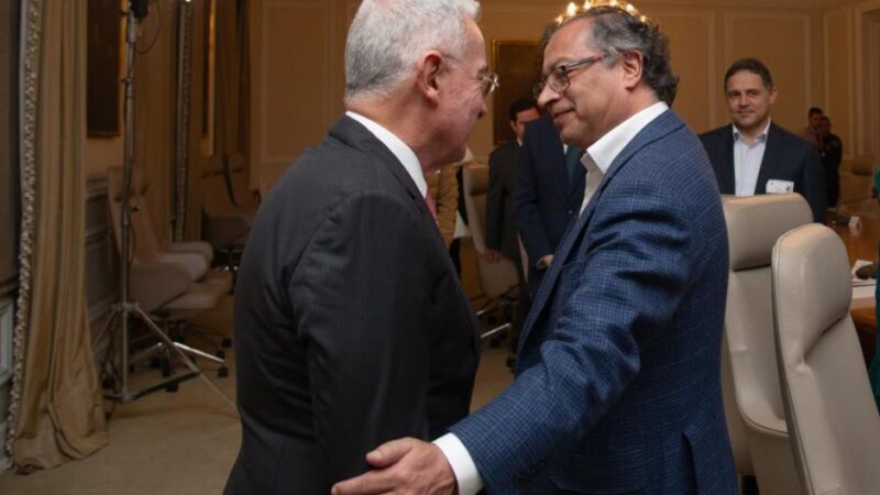 ¿De que hablaron Gustavo Petro y Álvaro Uribe?
