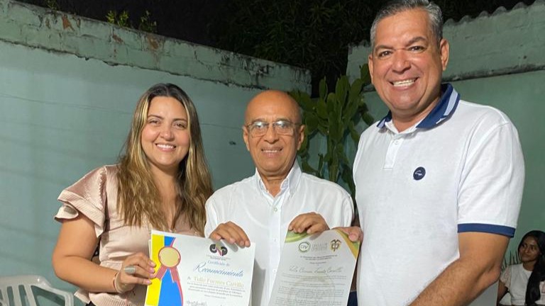 Periodistas hacen reconocimiento a Tulio Fuentes Carrillo