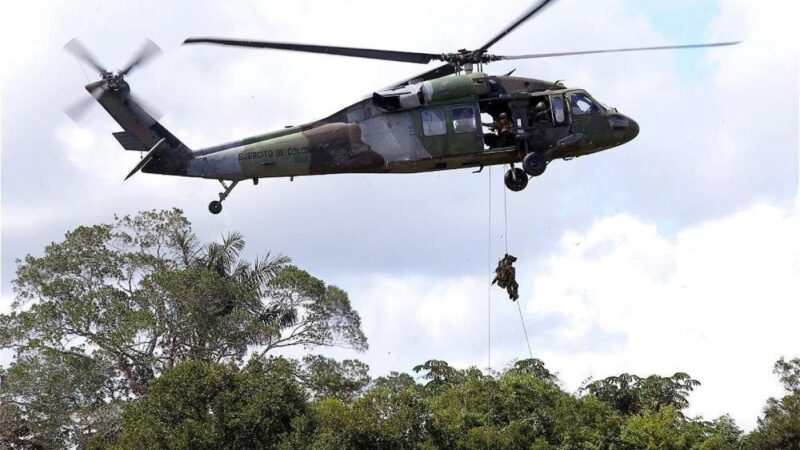 Mueren cuatro personas al chocar helicóptero del Ejército Nacional