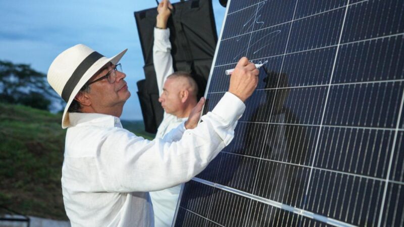 El presidente Gustavo Petro invita a los alcaldes del Caribe a construir parques solares para bajar las tarifas de energía