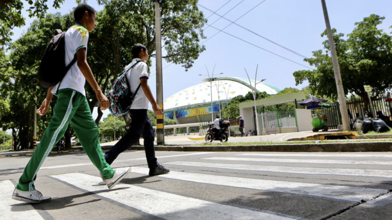 Con demarcación y señalización en zonas escolares, se busca proteger la integridad de los estudiantes en Valledupar