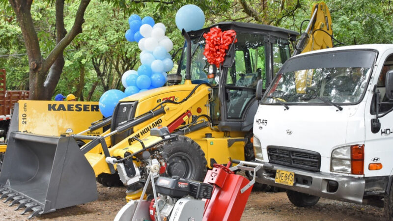 Emdupar estrena maquinaria para realizar obras de acueducto y alcantarillado