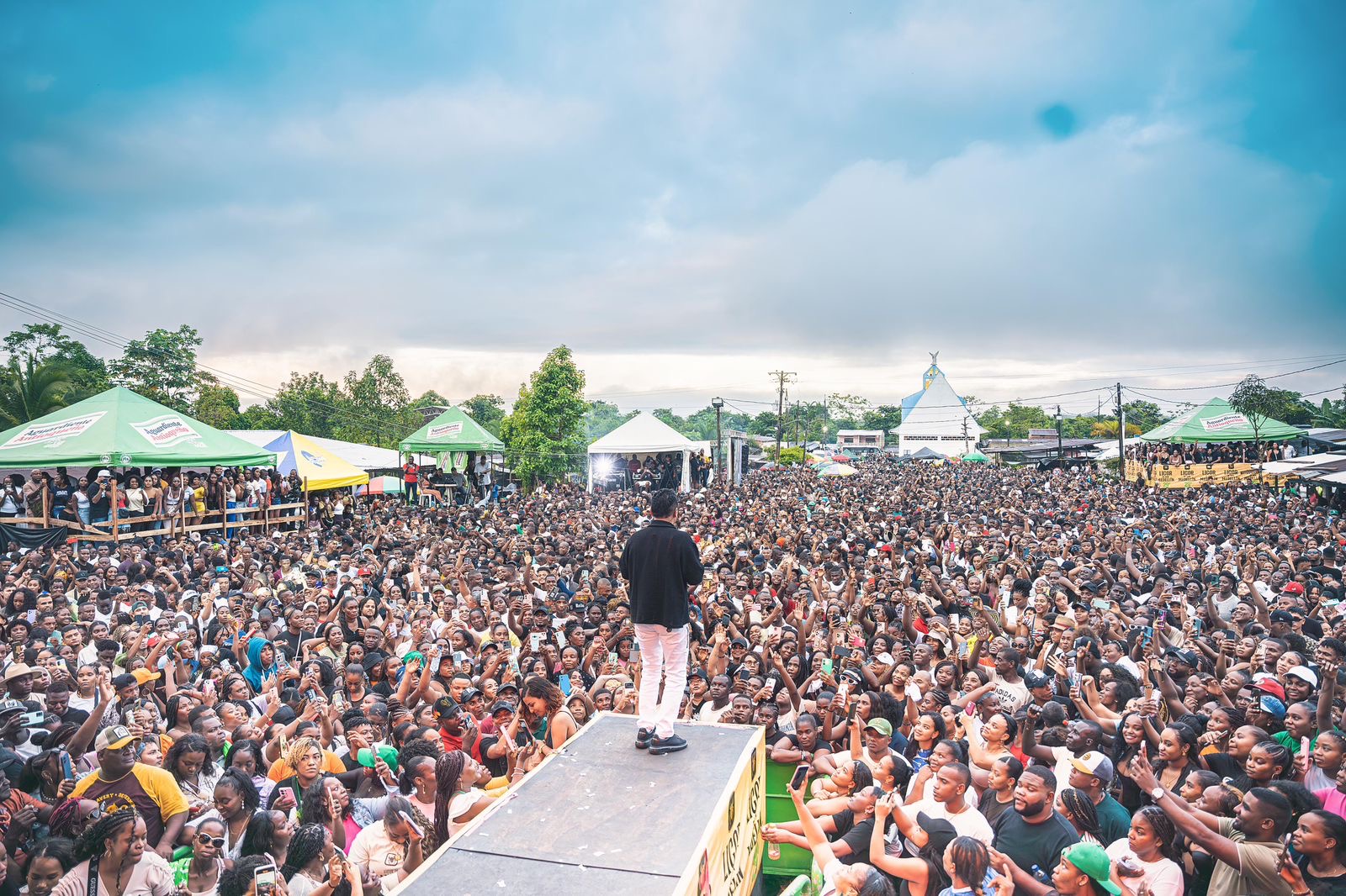 Hasta el amanecer se gozan las fiestas de Colombia con Jorge Celedón