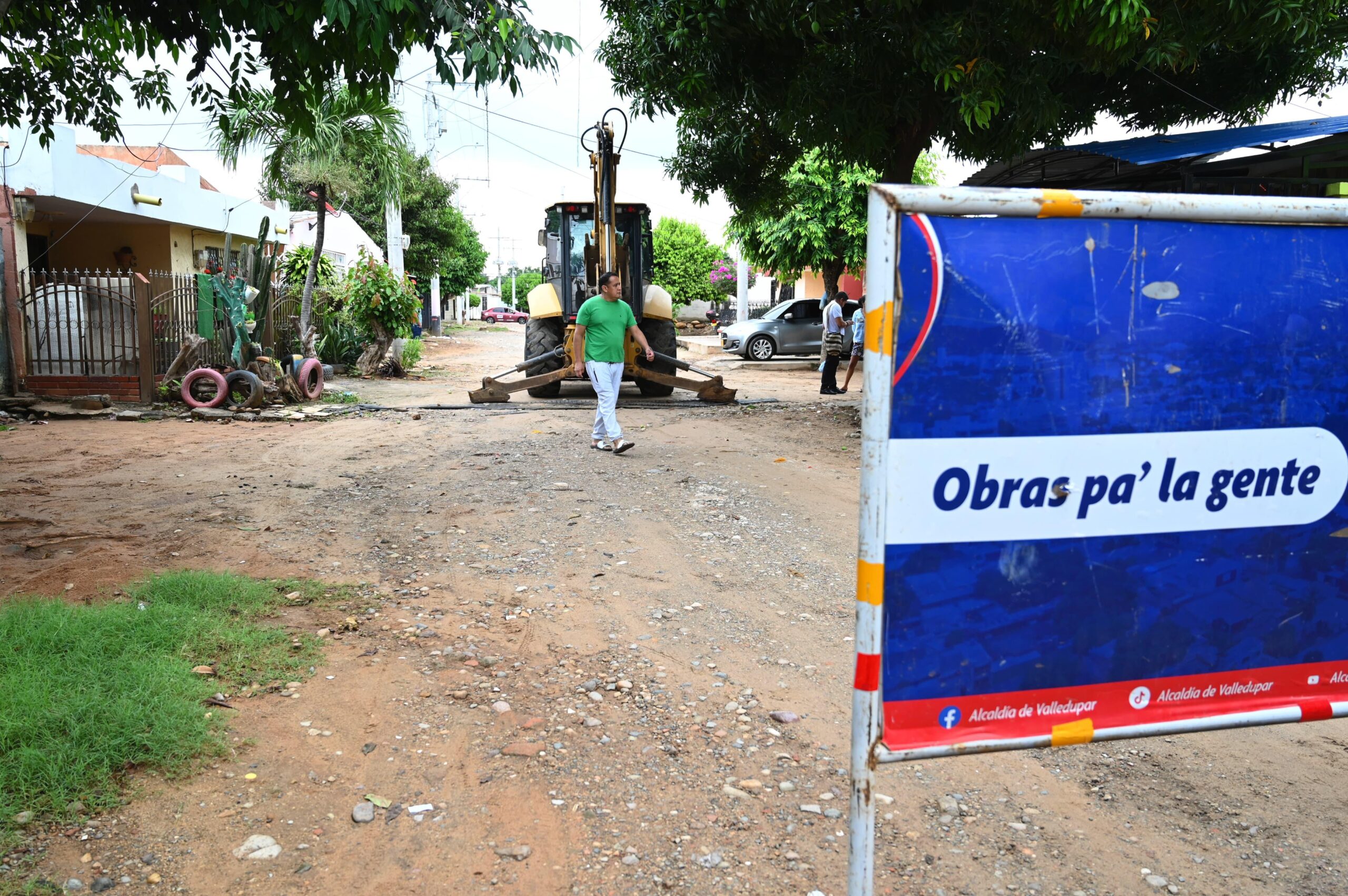 Maquinaria de la Alcaldía de Valledupar llegó al barrioLas Manuelitas para vestirlo de progreso