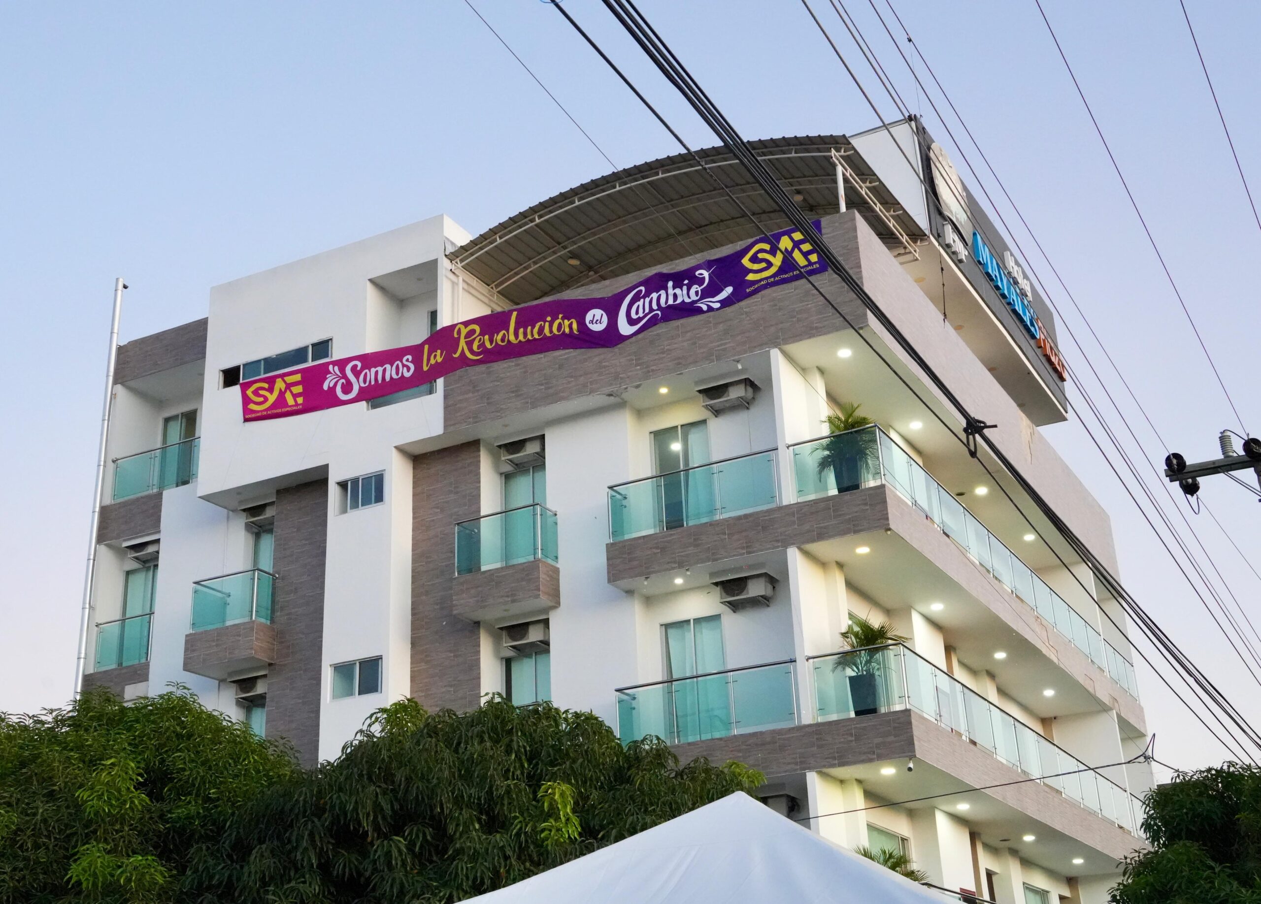 Gobierno de Petro entregó nuevos colegios rurales en el Cesar y un hotel que perteneció a la mafia