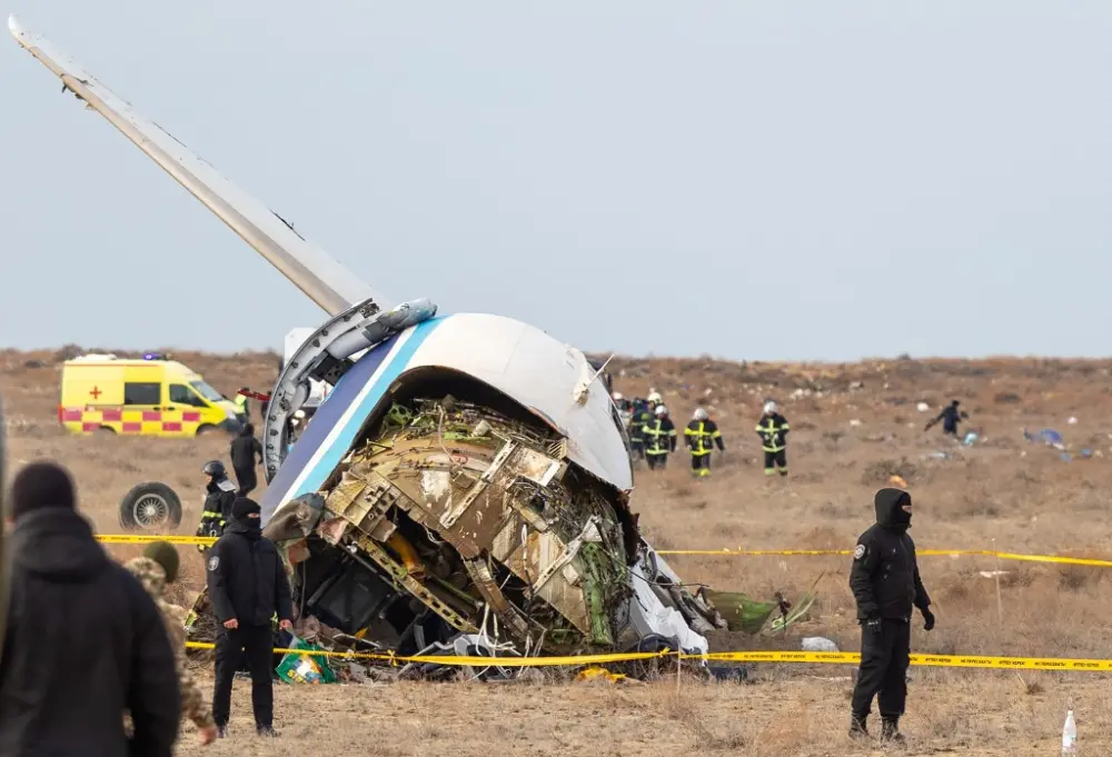 Accidente de avión en Kazajistán dejó a 35 personas sin vida y a 32 sobrevivientes