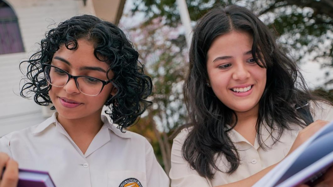 Conoce cómo postularte a la nueva convocatoria de las becas SER, dirigidas a estudiantes de escasos recursos