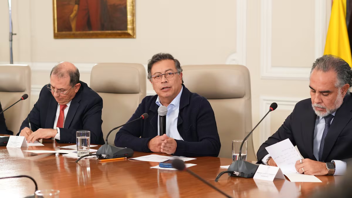 Petro solicita la renuncia protocolaria a todo su gabinete
