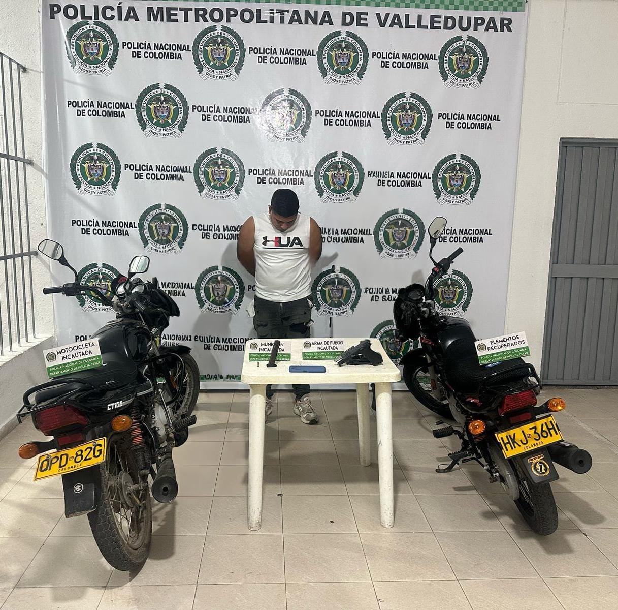 Capturan a un adulto y aprehenden a un menor por porte ilegal de armas y hurto; recuperan e incautan motocicletas.