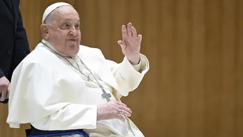 El papa sufre dos episodios de insuficiencia respiratoria aguda