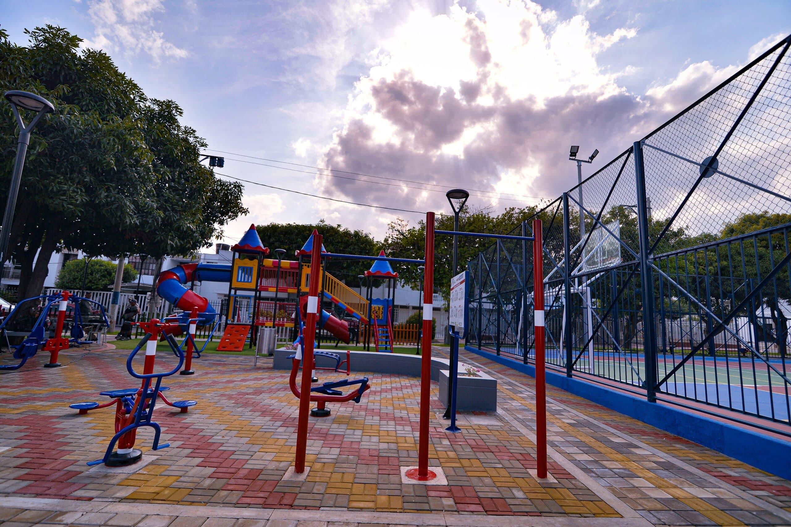 En el año de las obras, alcalde Ernesto Orozco entregó el parque de Ichagua