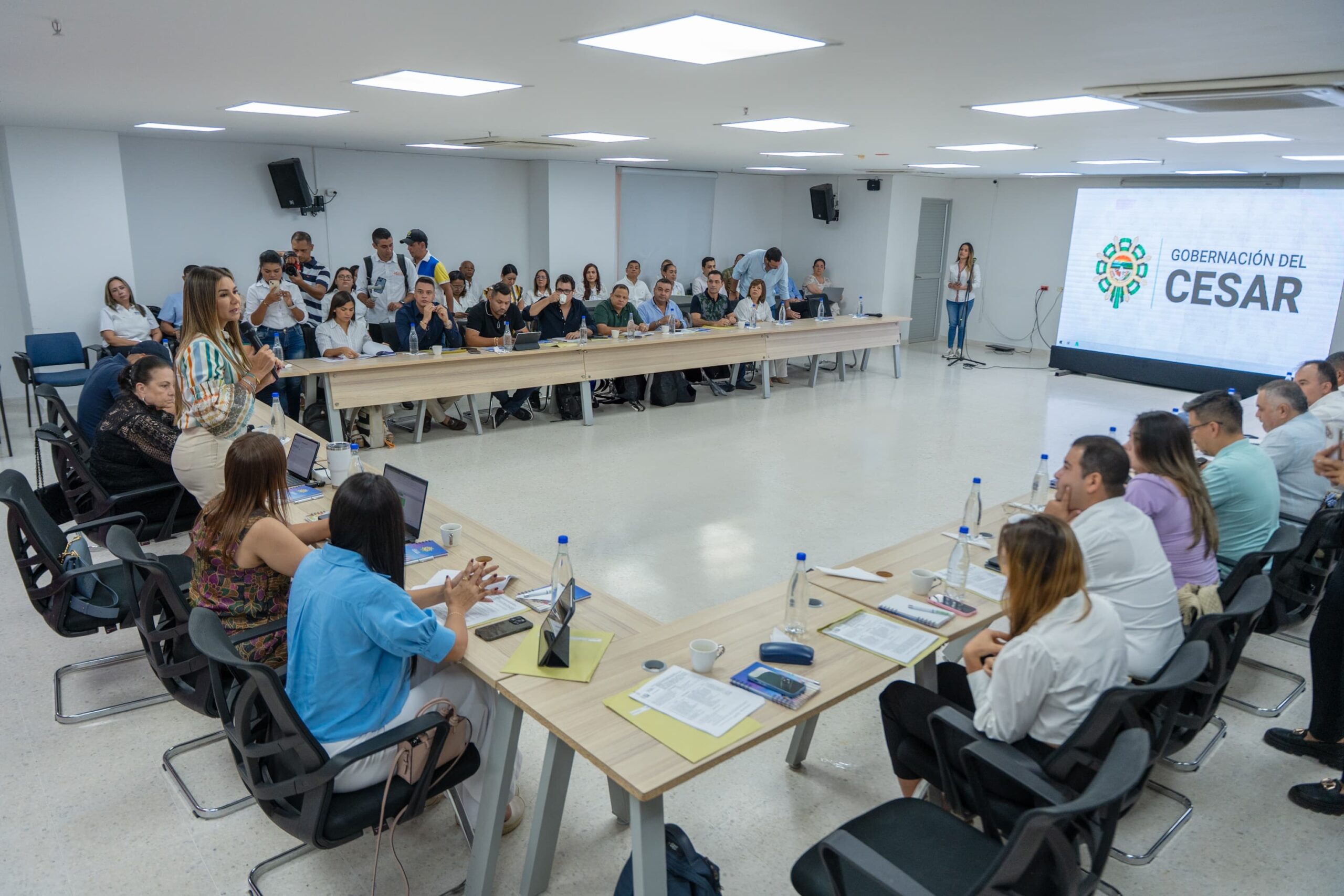 Gobernadora del Cesar lideró mesa de trabajo por el fortalecimiento financiero de la Red Hospitalaria Departamental