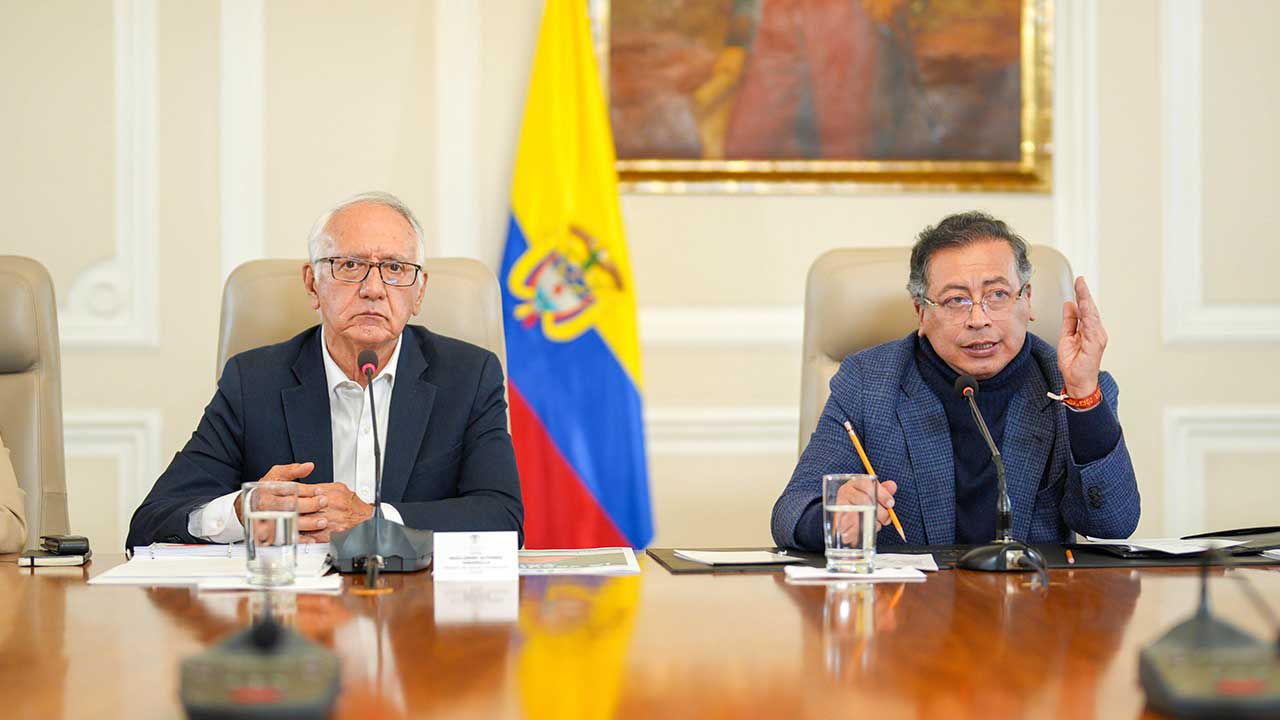 Petro aseguró que emergencia por fiebre amarilla se financiará con recursos de concesiones 4G y 5G que incumplan contratos