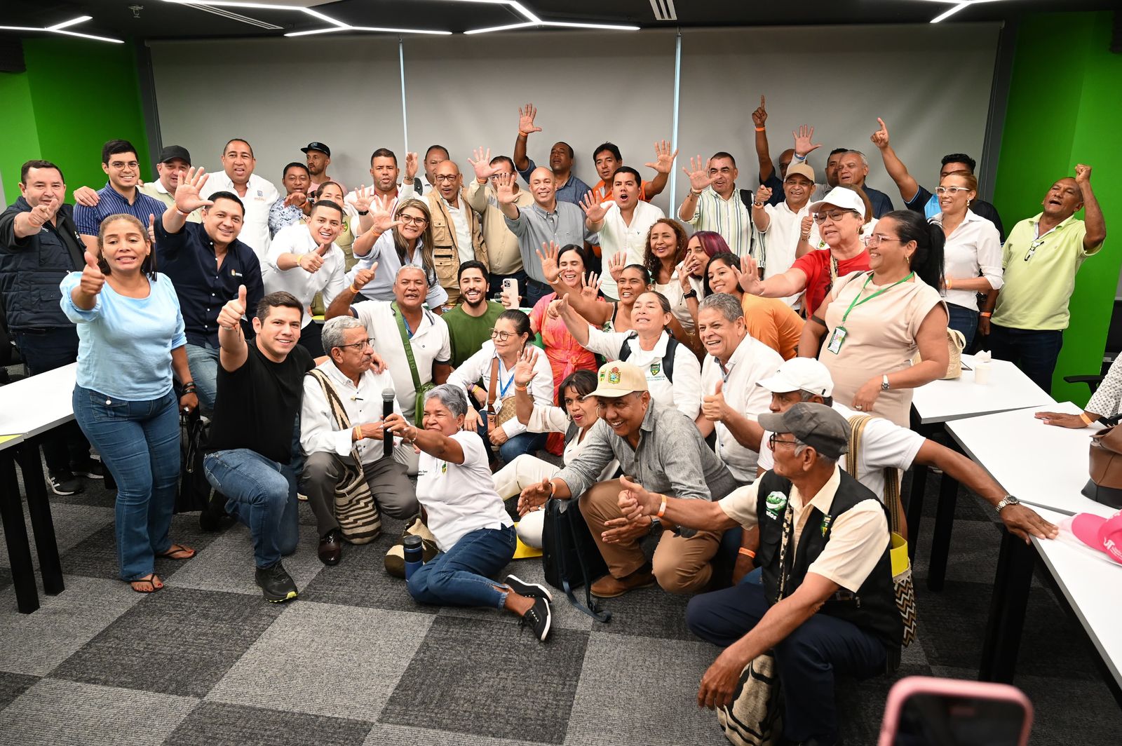 Alcalde Ernesto Orozco escuchó a ‘comunales’ y acordó proyectos para beneficiar a la comuna 5 de Valledupar