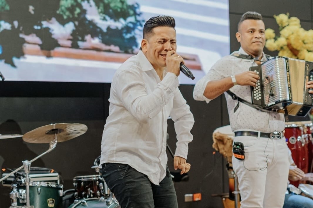 Fiesta Celestial de la Iglesia Cejes a los Centros Comerciales
