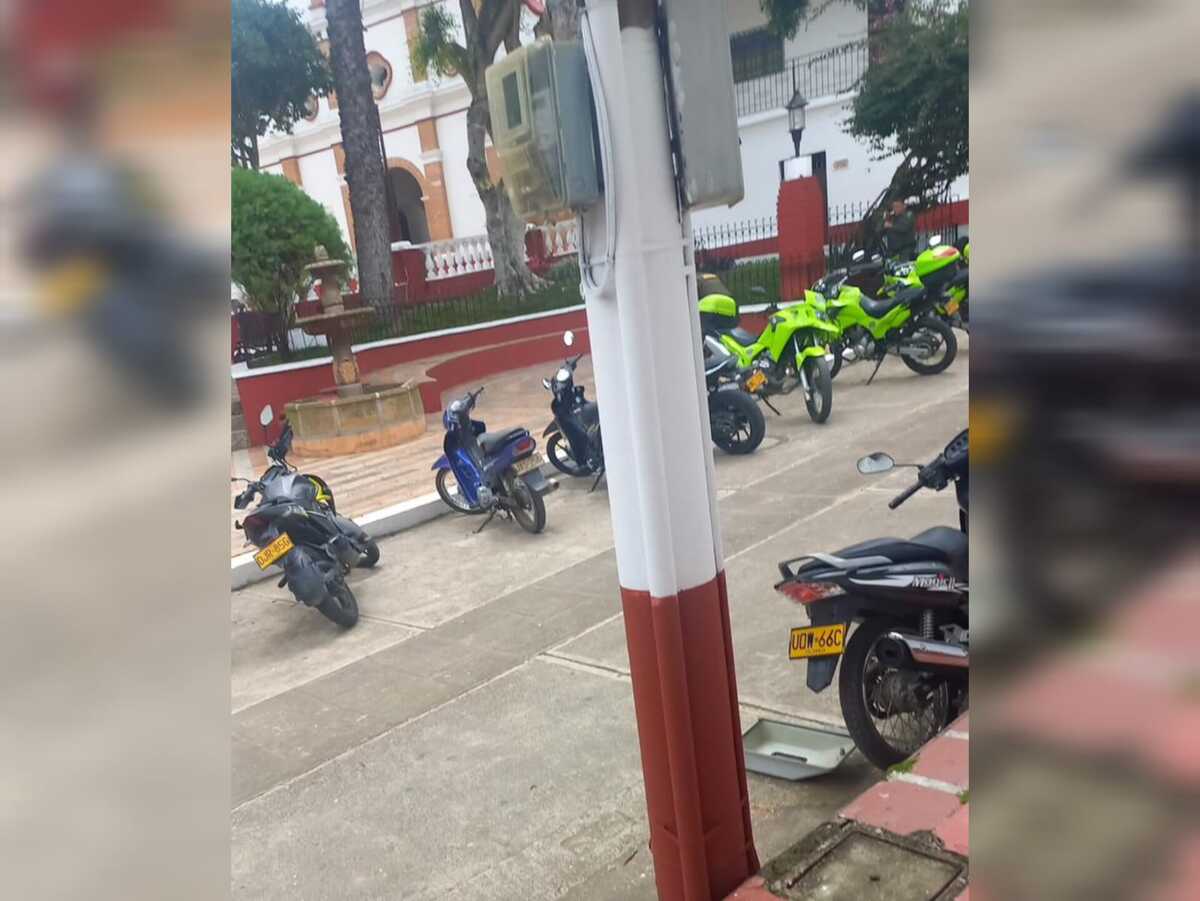 Policía herido en atentado con francotirador frente a la Alcaldía de González, Cesar 